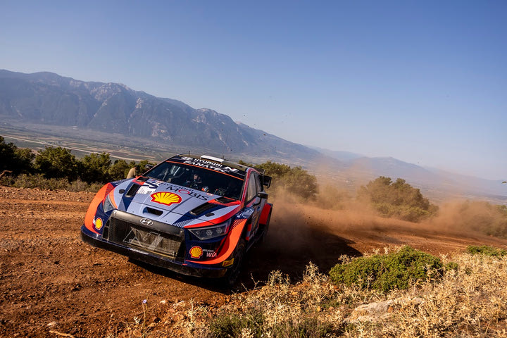 ΕΚΟ Ράλλυ Ακρόπολις: Νίκη για τον Τάνακ στην “ΕΔ Ταρζάν 2” και 1-2-3 για τη Hyundai στο τέλος της ημέρας