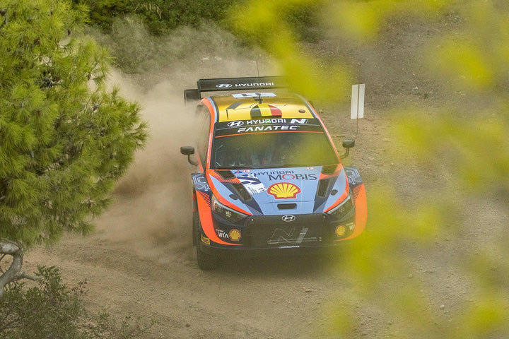 ΕΚΟ Ράλλυ Ακρόπολις: Σκληρό ροκ στην “ΕΔ Περιβόλι 1” με τον Νεβίλ να παίρνει την πρωτοπορία του αγώνα