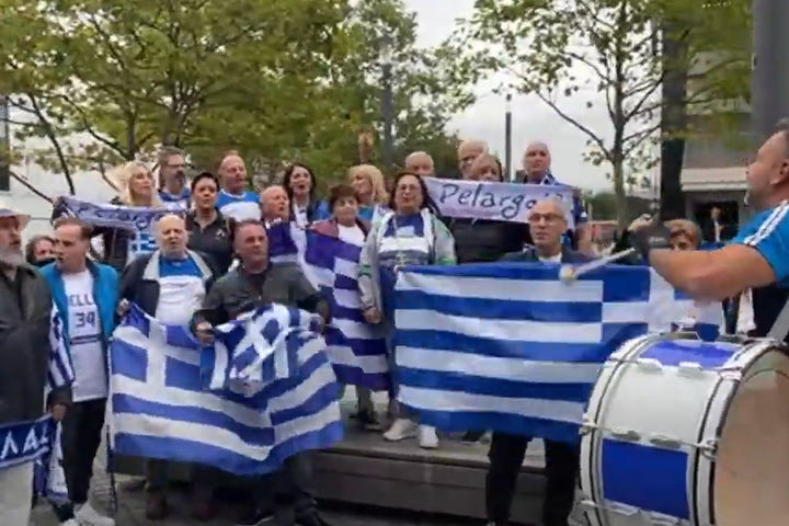 Εθνική μπάσκετ: Ο Σπύρος Καβαλιεράτος έξω από την Mercedes – Benz Arena πριν από το ματς με την Τσεχία