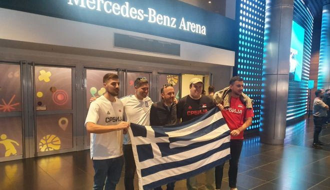 LIVE o Σπύρος Καβαλιεράτος έξω από την Mercedes – Benz Arena πριν από το ματς με την Τσεχία για τη φάση των “16”