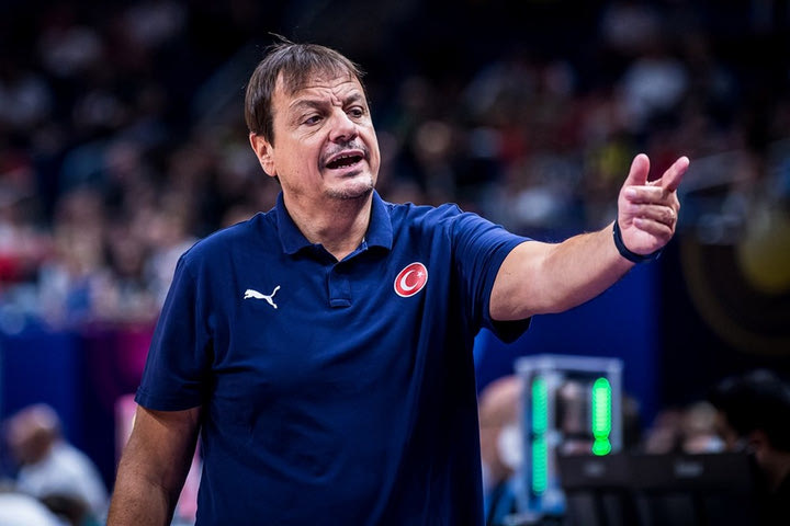 Αταμάν για τα παράθυρα: “Αυτό το σύστημα πρέπει να αναθεωρηθεί”