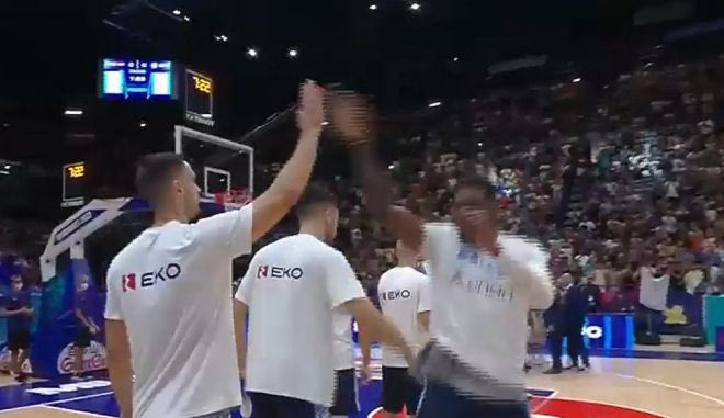 Αποθεώθηκε η Εθνική στο Mediolanum Forum κατά την παρουσίασή της