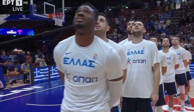 Γεμάτη πάθος η ανάκρουση του εθνικού ύμνου της Ελλάδας
