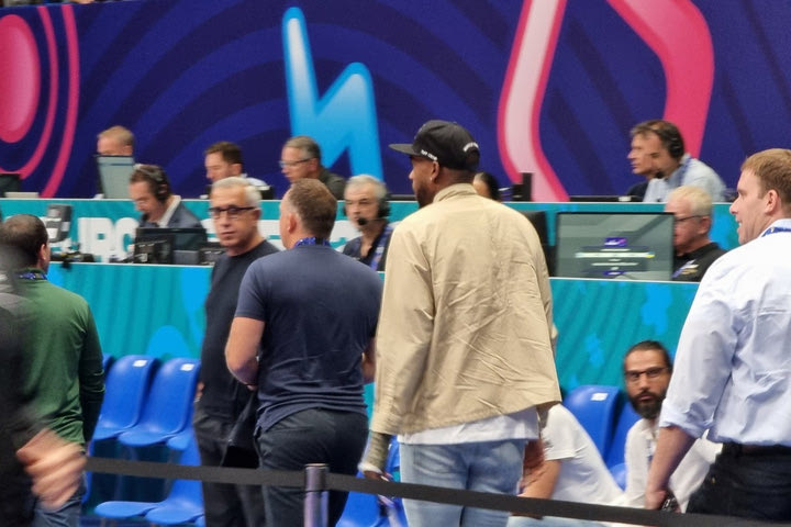 Αποστολή EuroBasket: Στο Mediolanum Forum Μίντλετον, ιδιοκτήτης και GM των Μιλγουόκι Μπακς