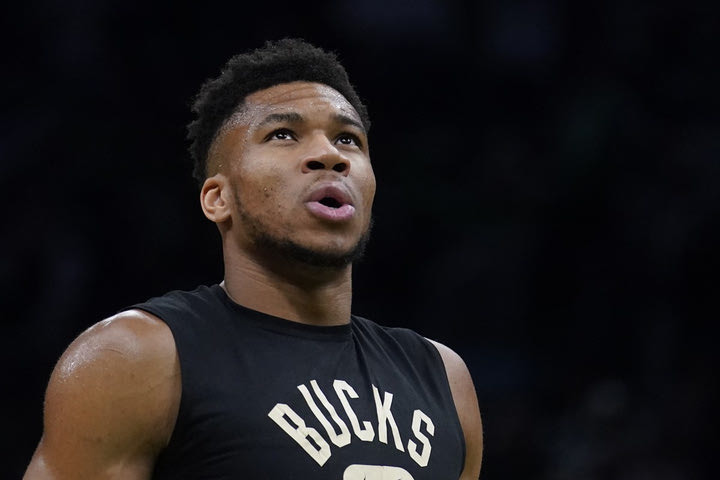 NBA: Χωρίς Γιάννη και Θανάση Αντετοκούνμπο οι Μπακς στο Σικάγο, έξω ακόμα 8 παίκτες για το Μιλγουόκι