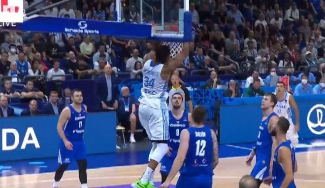 EuroBasket 2022, Ελλάδα – Τσεχία: Το εκπληκτικό κάρφωμα του Γιάννη στην τέταρτη περίοδο