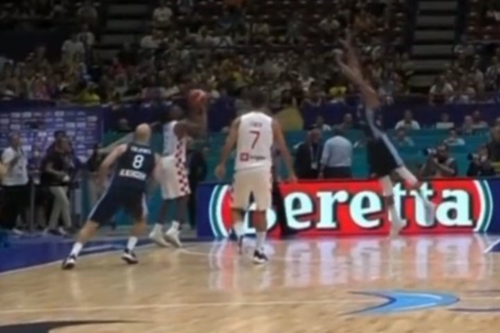 EuroBasket 2022, Γιάννης Αντετοκούνμπο: Η τάπα που έχει τρελάνει την Ελλάδα – Πώς γίνεται να έκοψε τόσο ψηλά