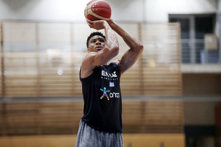 Αποστολή EuroBasket: Το VIDEO από την προπόνηση του Γιάννη Αντετοκούνμπο με την Εθνική