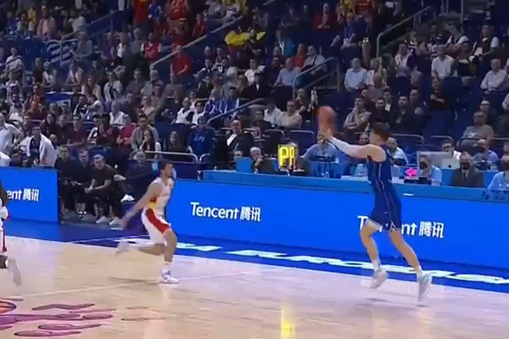 EuroBasket 2022, Ισπανία – Φινλανδία: Το ασύλληπτο buzzer-beater τρίποντο του Γιάντουνεν πίσω από το κέντρο
