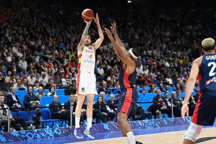EuroBasket 2022, Ισπανία – Γαλλία: Ασταμάτητος ο Χουάντσο Ερνανγκόμεθ με 6/7 τρίποντα στο πρώτο μισό