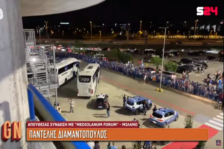 EuroBasket 2022, Ελλάδα – Ιταλία: Η φρενίτιδα των φιλάθλων έξω από το Mediolanum μετά τον αγώνα