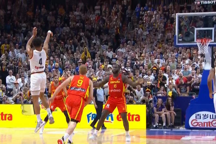 EuroBasket 2022, Γερμανία – Ισπανία: Το τρελό buzzer-beater τρίποντο του Λο από το logo στο φινάλε της πρώτης περιόδου