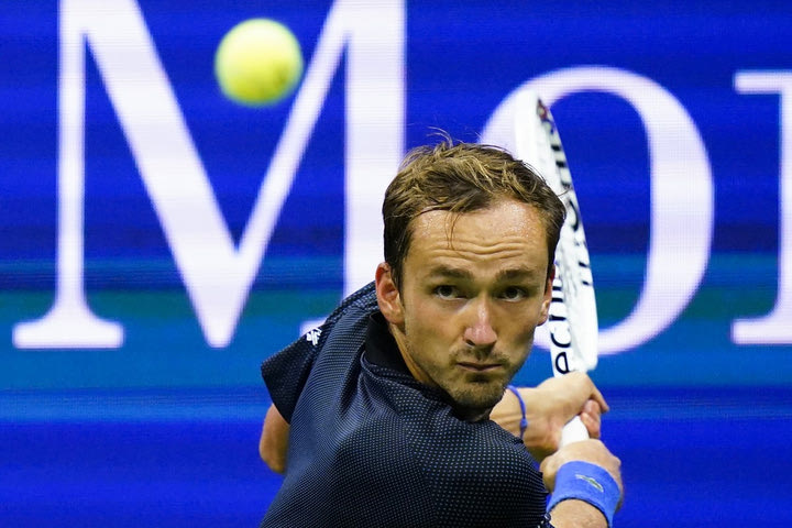 US Open: Συνεχίζει απτόητος ο Μεντβέντεφ, απέκλεισε τον Ρίντερκνες