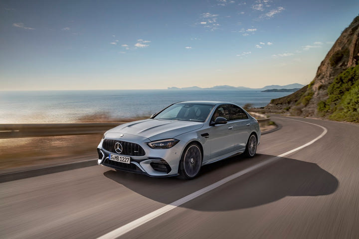 TOP-5 πληροφορίες για τη νέα Mercedes-AMG C63 S E Performance των 680 ίππων