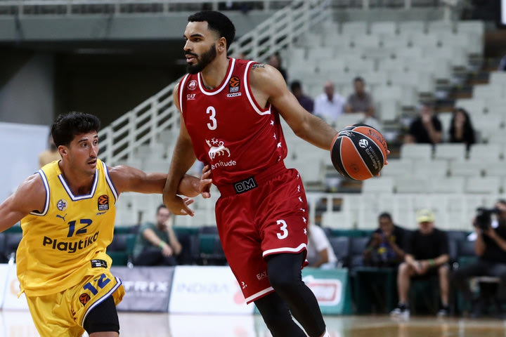 Ναζ Μήτρου – Λονγκ: “Την μέρα που θα πάρω το ελληνικό διαβατήριο θα το βγάλω φωτογραφία”