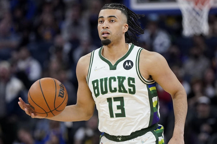NBA: Οι Μπακς συμφώνησαν με τον Νουόρα για διετή επέκταση συμβολαίου