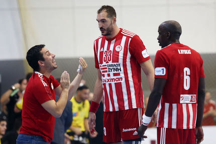 Βάκερν Τουρν – Ολυμπιακός 24-22: Ζωντανοί για την πρόκριση οι ερυθρόλευκοι