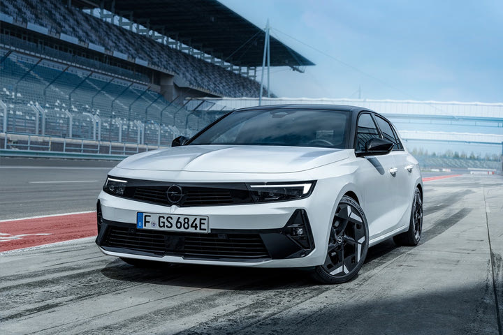 Νέο Opel Astra GSe με 225 ίππους και κατανάλωση 1,1 lt/100 km