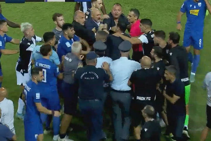 ΠΑΟΚ – Λαμία: Γενική σύρραξη μεταξύ των πάγκων των δύο ομάδων στις καθυστερήσεις