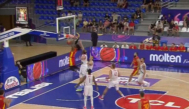 Ο Κέντρικ Πέρι… απογειώθηκε και κάρφωσε