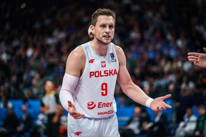 EuroBasket 2022: Ο Ματέους Πονίτκα “έπαιξε” στο SPORT24 με τις φήμες για το ενδιαφέρον της Βίρτους Μπολόνια