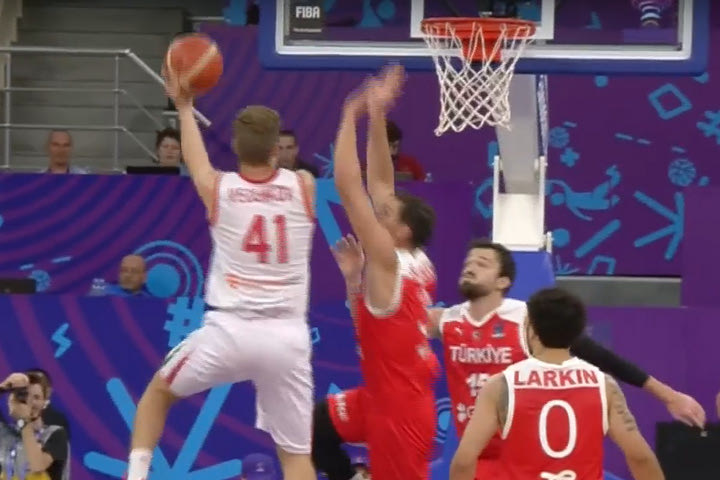 EuroBasket 2022, Βουλγαρία – Τουρκία: Υπέροχη φάση από τον Βεζένκοβ με δύσκολο εκτός ισορροπίας σουτ