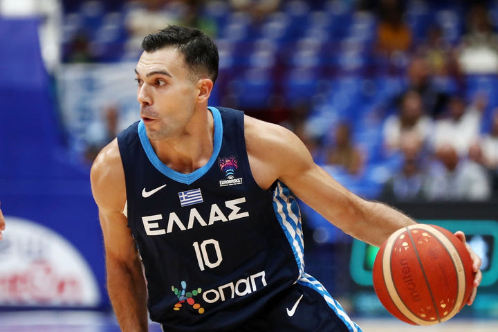 Σλούκας, Παπαγιάννης και στο βάθος φάνηκε το Βερολίνο