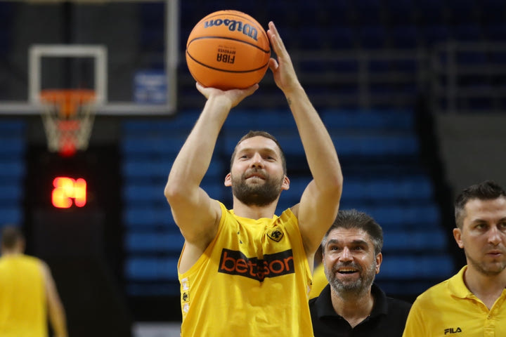 Στρέλνιεκς: “Ξέρετε τι θα φέρω στην ΑΕΚ, δεν έλαβα κάποιο μήνυμα από πρώην συμπαίκτη μου στον Ολυμπιακό”