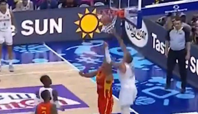 EuroBasket 2022, Γερμανία – Ισπανία: Το εντυπωσιακό άλεϊ-ουπ κάρφωμα με το ένα χέρι του Τάις έπειτα από πάσα του Σρούντερ