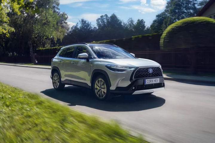 Toyota Corolla Cross: Οι τιμές & ο εξοπλισμός του νέου crossover στην Ελλάδα