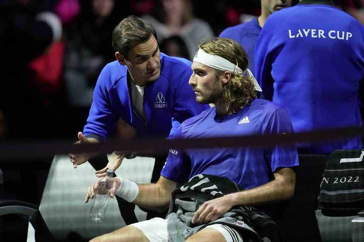 Laver Cup: Οι οδηγίες του Φέντερερ στον Τσιτσιπά στον αγώνα με τον Τιάφο