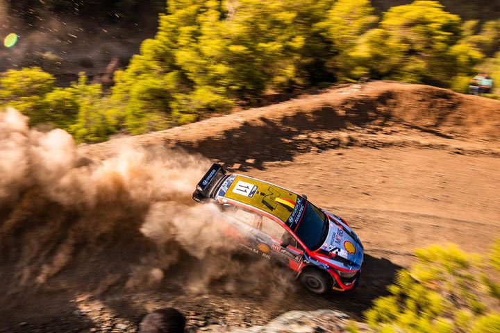 ΕΚΟ Ράλλυ Ακρόπολις: Συνεχίζεται το δράμα για την M-Sport Ford, παραμένει στην κορυφή ο Νεβίλ με κορυφαίο χρόνο στην “ΕΔ Πύργος 2”