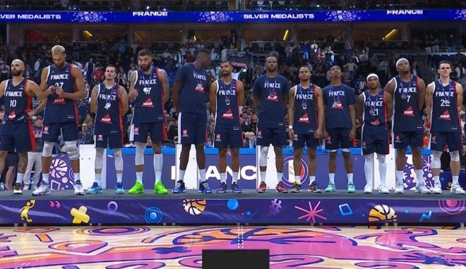 EuroBasket 2022: Η απονομή των ασημένιων μεταλλίων στην Γαλλία
