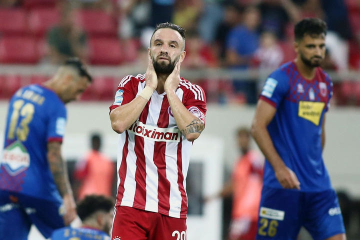 Ολυμπιακός – Βόλος 1-1: Οι Θεσσαλοί υποχρέωσαν τους ερυθρόλευκους στην πρώτη γκέλα στο Καραϊσκάκης, ο Αραμπί έσωσε τον βαθμό