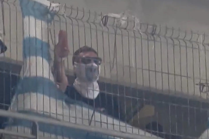 Μαρσέιγ – Άιντραχτ: Ναζιστικοί χαιρετισμοί από Γερμανούς οπαδούς στο Velodrome