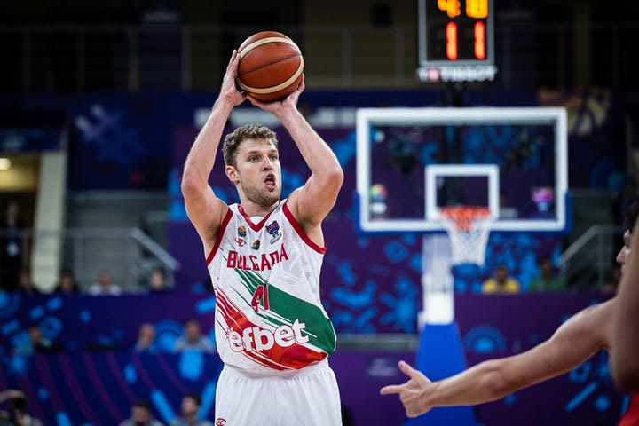 Η εκπληκτική εμφάνιση του Βεζένκοβ και το double-double κόντρα στους Τούρκους