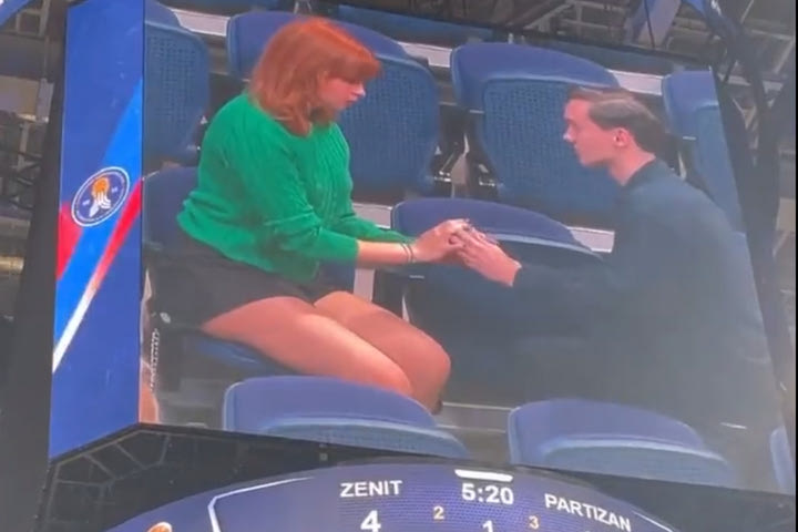 Ζενίτ – Παρτίζαν: Της έκανε πρόταση γάμου στο γήπεδο, αλλά έφαγε “άκυρο”