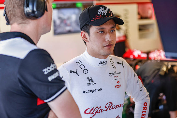 Formula 1: Η Alfa Romeo κράτησε τον Τσόου και για το 2023