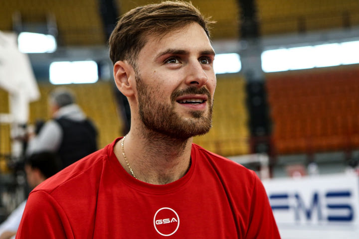 Ο Τζορτζ Πάπας στο SPORT24: Το κάρφωμα στο -55 και το background της αγάπης του κόσμου του Ολυμπιακού