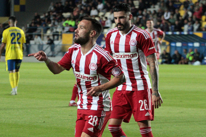 Παναιτωλικός – Ολυμπιακός 0-2: Με Μπιέλ και Βαλμπουενά άλωσε το Αγρίνιο και χαμογέλασε ξανά
