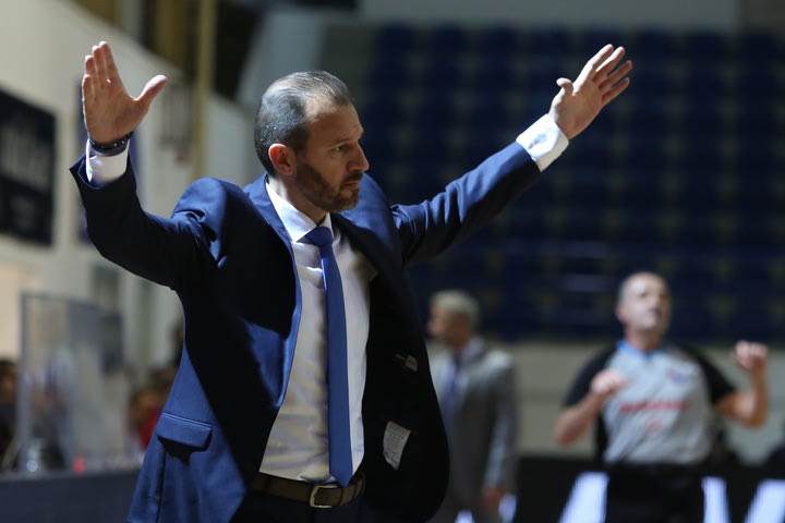 Ιωνικός για Τσίκληρα: “Άψογος επαγγελματίας, ντροπή σε όσους εκμεταλλεύονται το πρόβλημα υγείας του”