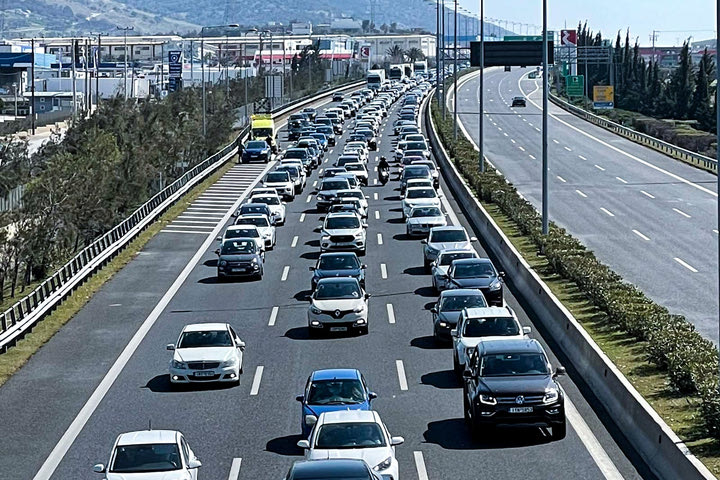 Μειώνονται στα 2,5 ευρώ τα διόδια στην Αττική Οδό με τη νέα σύμβαση