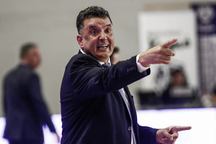 Καρδίτσα: Ο Βαγγέλης Αγγέλου έχει ξανακερδίσει με τόσο τρελό σουτ σαν του Τζέιμς Μπέιτμον