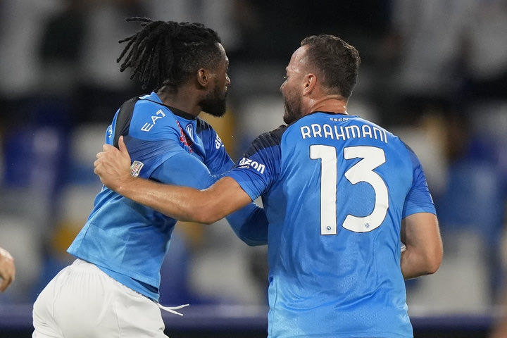 Νάπολι – Τορίνο 3-1: Γαντζωμένοι στην κορυφή οι παρτενοπέι