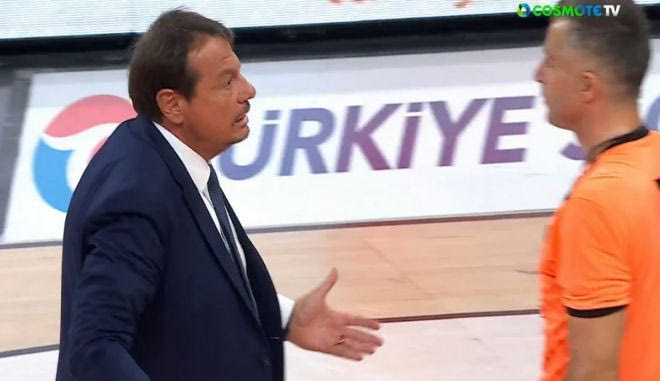 Ο Αταμάν μπήκε στο παρκέ και τα έβαλε με τους διαιτητές