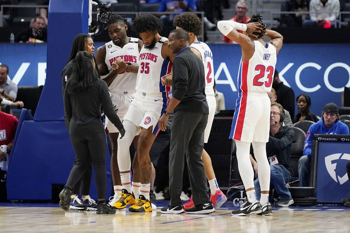 NBA: Αγωνία στους Πίστονς για το γόνατο του Μάρβιν Μπάγκλι, γλίστρησε πολύ άσχημα στο παρκέ