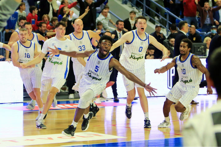 Καρδίτσα – Κολοσσός 59-57: Ο Μπέιτμον έβαλε ασύλληπτο τρίποντο από το κέντρο στην εκπνοή και έδωσε τη νίκη στους νεοφώτιστους