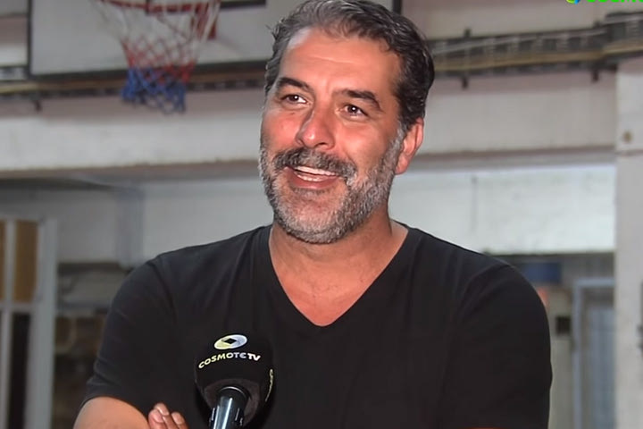 Παναθηναϊκός: Ο Βασίλης Μπισμπίκης άφησε το στούντιο και πήγε στη Θύρα 13 για το ντέρμπι με τον Άρη