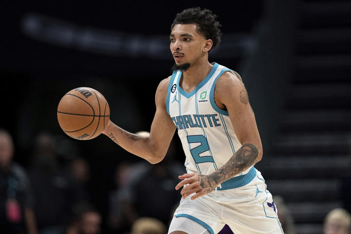 NBA, Χόρνετς: Χειρουργείο για τον Μπούκναϊτ