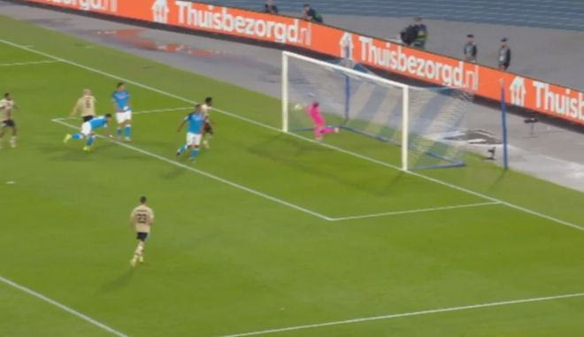 Ο Κλάασεν μείωσε σε 2-1 για τον Άγιαξ με ασύλληπτη κεφαλιά